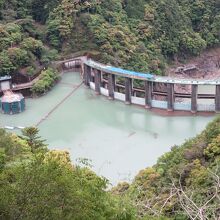 ダムの大半がゲート、それだけ水量豊かな場所だという事です