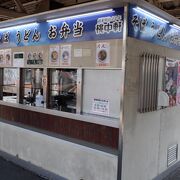 レトロな感じの立ち食いそば店でした。