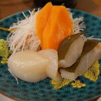 地産の帆立とサーモンとホッケの昆布締め