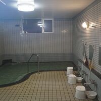 4人でいっぱいの大浴場？