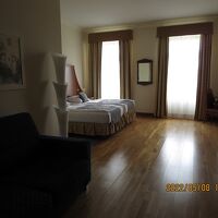 広いし窓が開くので換気充分