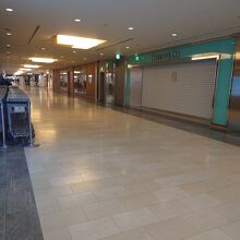 出国後もお店はやってない