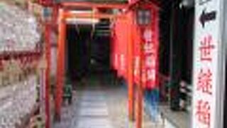 築土神社境内に