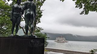 周辺の雑木林の雰囲気が良いです。