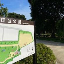 高輪台地の上にある公園です。