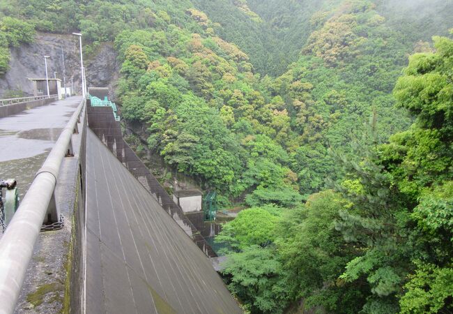 和歌山県の管理ダムでは唯一の「水道」や「発電」目的では無く「洪水調節」「流水の正常な機能の維持」専用ダム