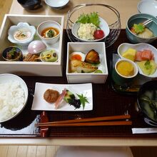 朝食は和定食