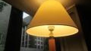 2階には氏と名女優たちとの逢瀬？の写真が…