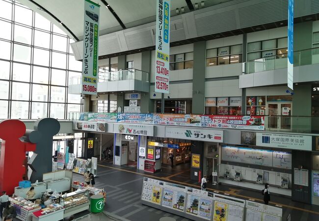高松駅直結のショッピング、レストラン街