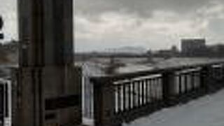 福井市内の足羽川を渡る橋