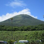 伊豆諸島の最高峰、標高８５４.３ｍの八丈富士