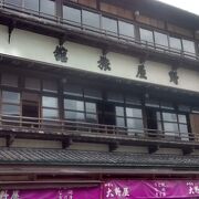 伝統的な日本建築様式の木造建築の雰囲気が最高です。