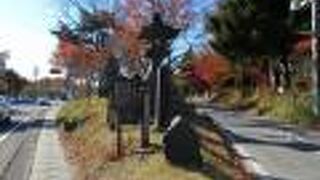 歩いて行きました