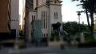 開港広場公園の隣