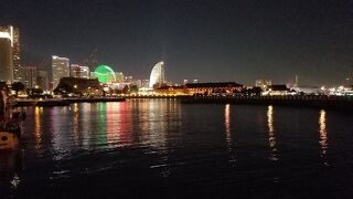 大桟橋に向かう途中からの夜景
