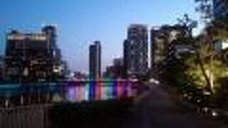 夜間のライトアップも綺麗