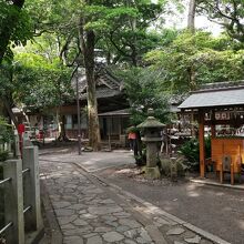 石段を登りきると八百富神社へと続きます