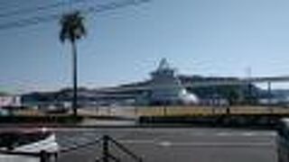 駅の周辺の港エリアは、絶対散策がおすすめです