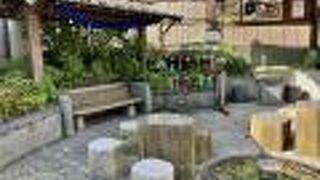 石段街の中ほどにある小さな公園です