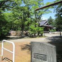 １０蔵王公園と社殿