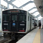 折尾～若松間は通称「若松線」、非電化の複線を蓄電池電車が走ります