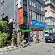 入口と出口が違います。