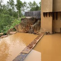 露天風呂は前後二段になっているが、泉質は同じに感じた