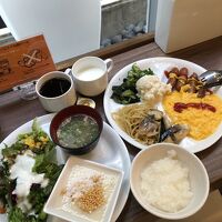 朝食…今回はご飯系にした、お米はお粥にしてみた