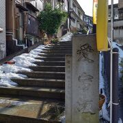 足羽山の中腹にある足羽神社へ向かう階段