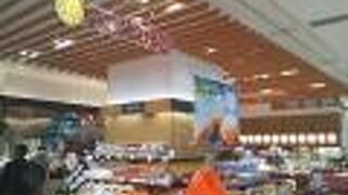 オーソドックスなお土産あります。