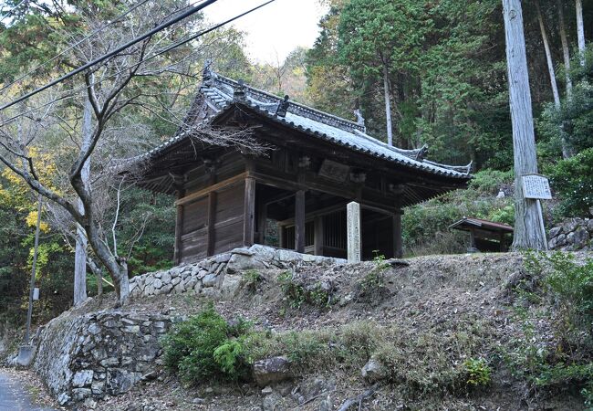 重文の三重塔がある寺院