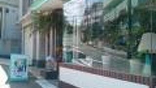 お洒落なカフェやショップが点在