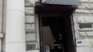 商都大阪、その最たる場所の北浜に残るレトロなビルの一つ