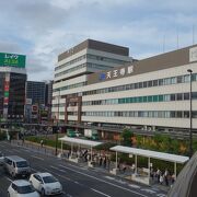 JRの天王寺駅とメトロの天王寺駅と近鉄の阿倍野橋駅とは，ぜんぜんはなれています。