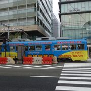 大阪と堺をむすぶ路面電車。昔ながらの景色です。