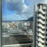 なんとか別府湾が見えました。線路はすぐそば。