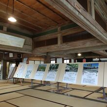 内部はパネル展示が充実している