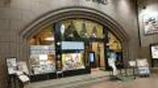 広い店内でゆったり食事ができます。