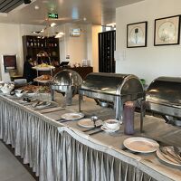 朝食のビュッフェ