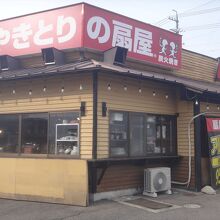 車通りの多い道路沿いなので見つけやすい立地