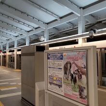 夜間は新しくなった金沢八景駅でも車両が居ない