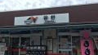 河口湖近くのパーキングエリアで、美味しそうな桃が売っていました