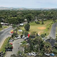 ホテルの隣りのマック