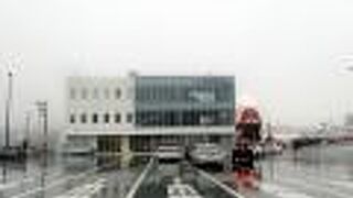 国道１９７号線を繫いでいます。