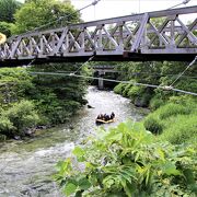 大出公園にある吊橋です。ワイヤーで補強されているので揺れません。