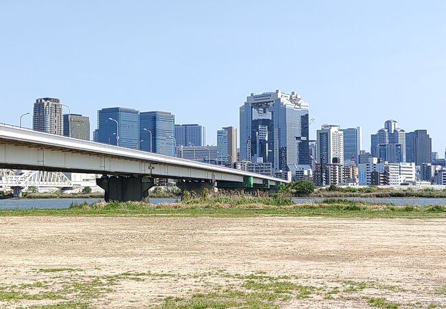 淀川沿いに続くなが～い公園。