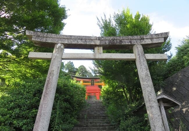 獅子崎稲荷神社　「雪舟観」と名付けられた展望台持つ神社  