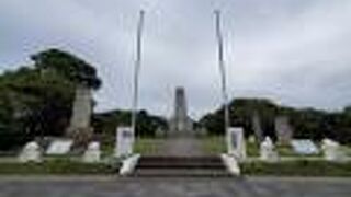 乗員のうちなくなった人の慰霊碑です