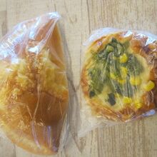 実際に購入した2つのパンはこちら。
