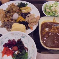 ブッフェ式の朝食　５００円とは安すぎ